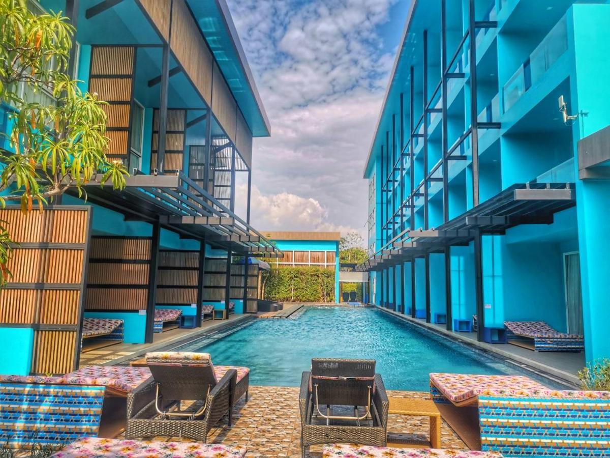 Beach Walk Boutique Resort Bang Saen Exterior photo