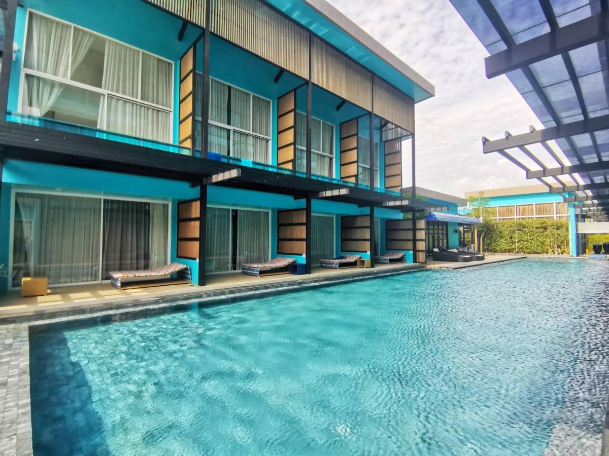 Beach Walk Boutique Resort Bang Saen Exterior photo