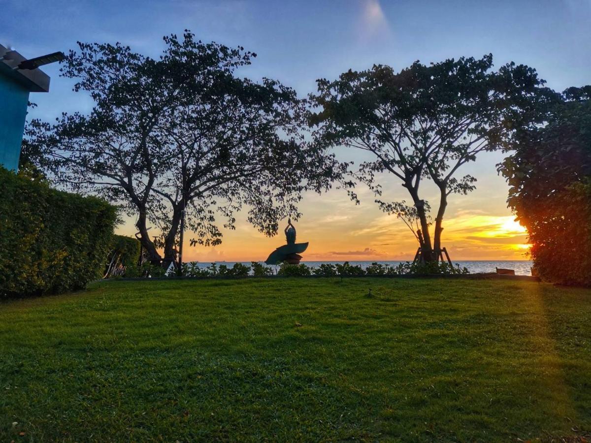 Beach Walk Boutique Resort Bang Saen Exterior photo
