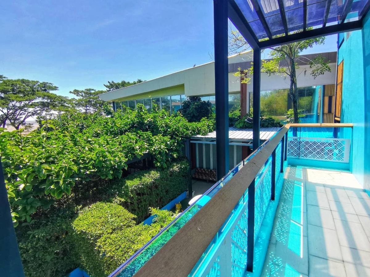 Beach Walk Boutique Resort Bang Saen Exterior photo