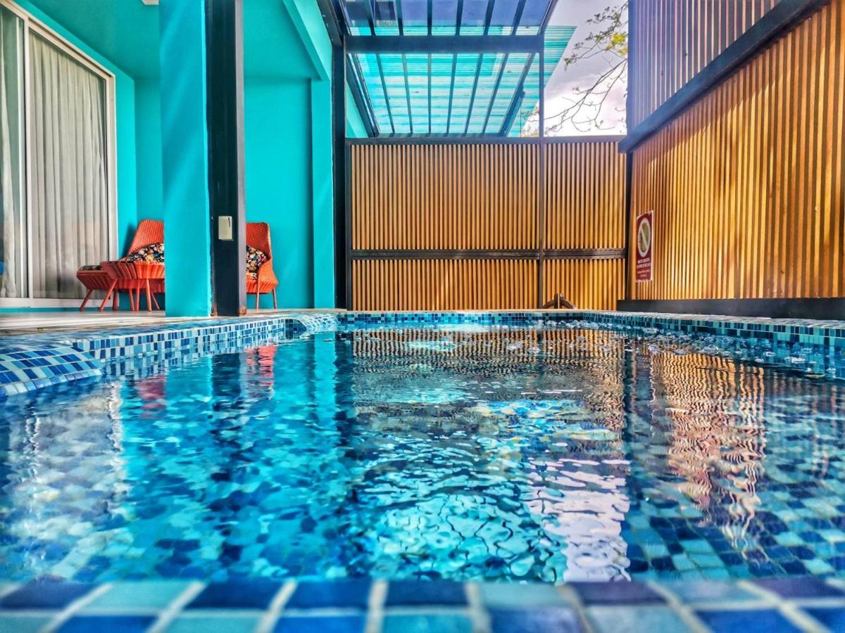 Beach Walk Boutique Resort Bang Saen Exterior photo