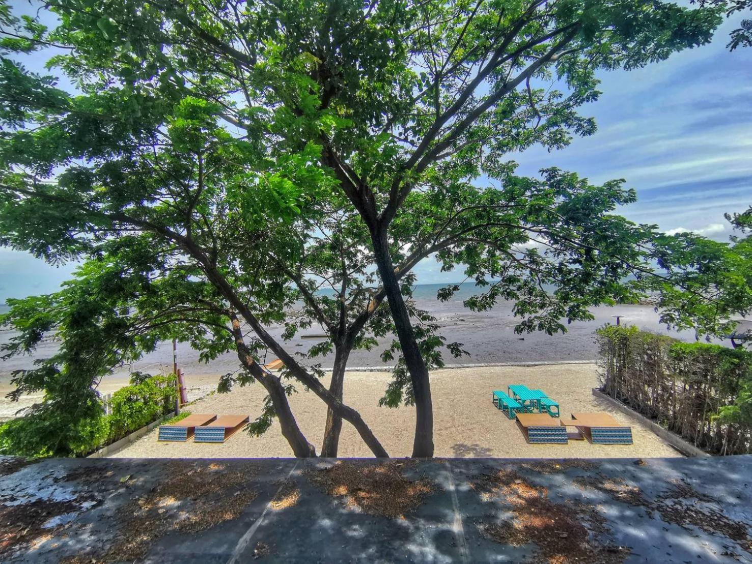 Beach Walk Boutique Resort Bang Saen Room photo