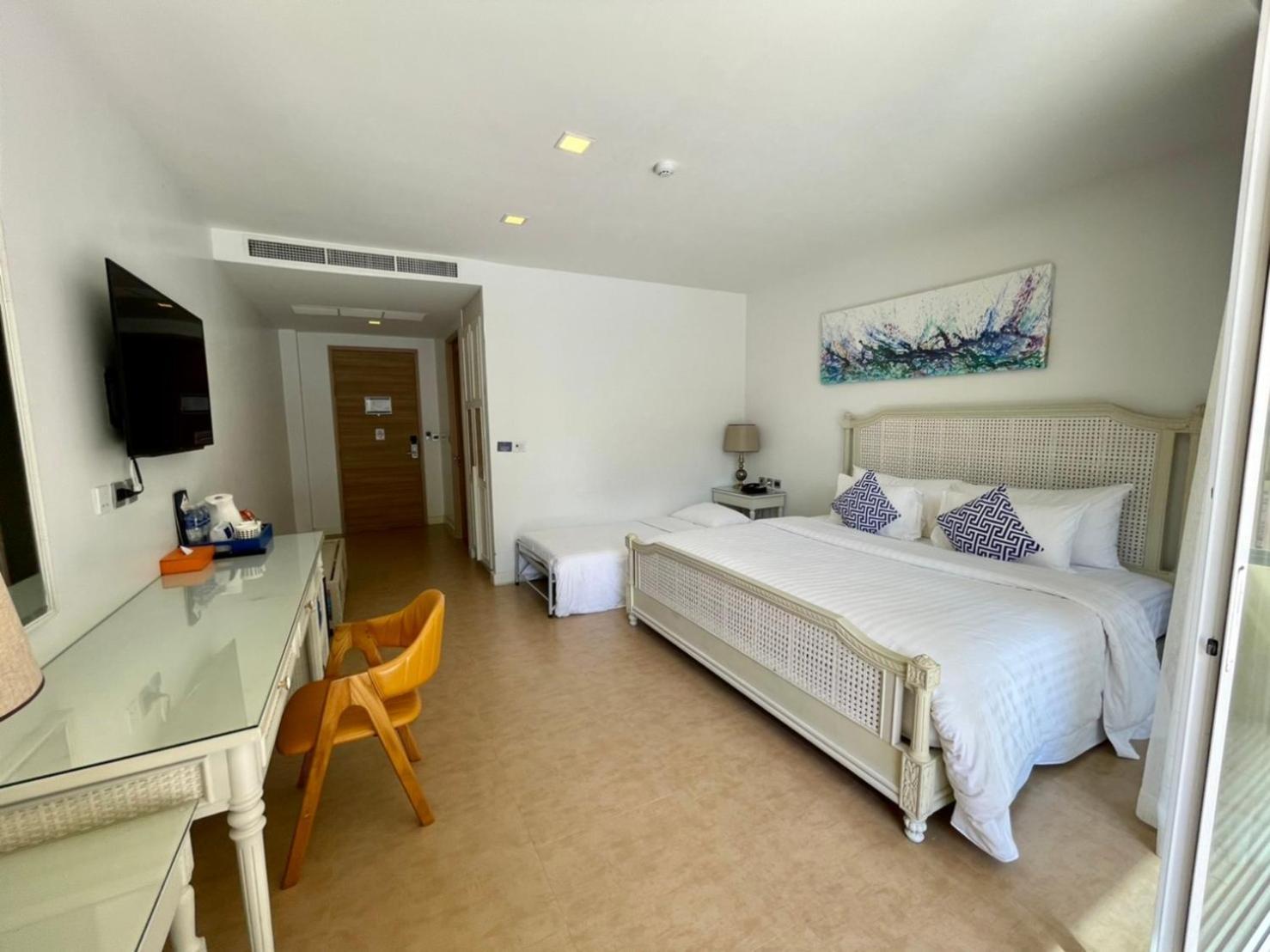 Beach Walk Boutique Resort Bang Saen Room photo