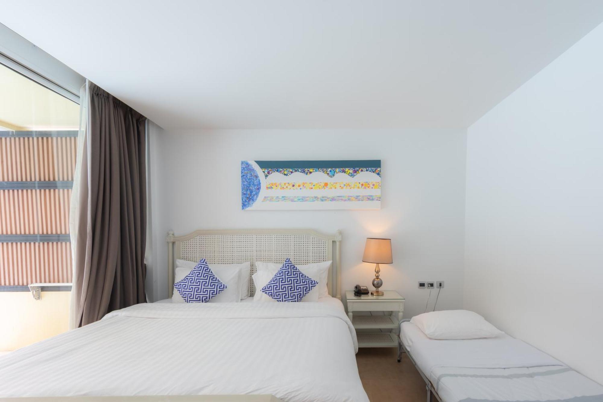 Beach Walk Boutique Resort Bang Saen Room photo